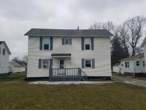 104 E 1st St, Wilton, IA 52778