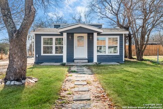 1223 Plum St, Floresville, TX 78114