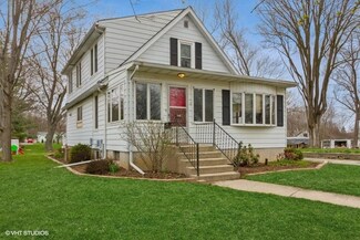 1107 Jewett St, Woodstock, IL 60098