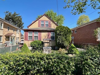 43-51 166th St, Flushing, NY 11358