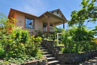 5516 Roosevelt Way NE, Seattle, WA 98105