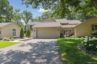1105 Ivyglen Cir, Bloomfield Hills, MI 48304