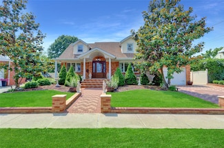 46 Meadowbrook Ln, Valley Stream, NY 11580