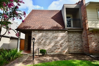 4404 Basswood Ln, Bellaire, TX 77401