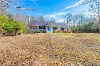 114 Scruton Pond Rd, Barrington, NH 03825