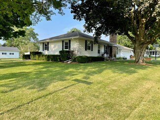 304 W Willow St, Forreston, IL 61030