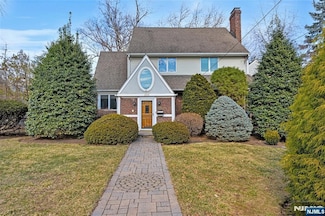 205 Vandelinda Ave, Teaneck, NJ 07666