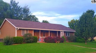 421 Cedar Cir, Lindsborg, KS 67456