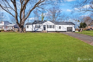 32 Nelson Cir, East Brunswick, NJ 08816