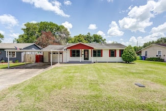 305 Yaupon St, Sweeny, TX 77480