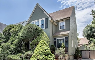 22 Elgin Rd, Valley Stream, NY 11581