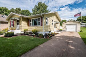 1206 8th St, Durant, IA 52747
