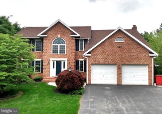 712 Cresson Dr, Chambersburg, PA 17202