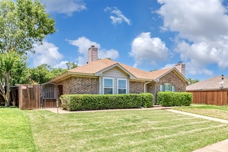 308 Crowe Dr, Euless, TX 76040