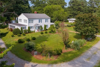 82 Sturgeon St, Deltaville, VA 23043