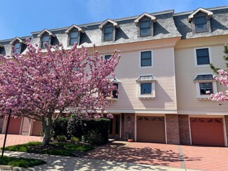 2 S Clermont Ave, Margate City, NJ 08402