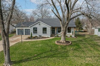 8608 W 90th St, Overland Park, KS 66212