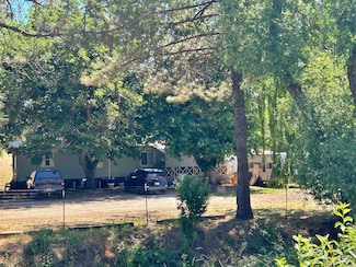 124 Rolling Hills Dr, Yreka, CA 96097