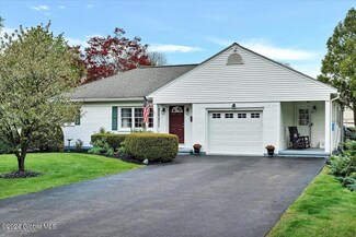 13 Leslie Ct, Albany, NY 12211