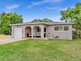 13 SE 14th St, Dania, FL 33004