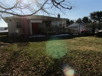 8903 Dover Rd, Apple Creek, OH 44606