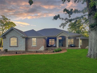 992 Westover Farms Dr, New Haven, MO 63068