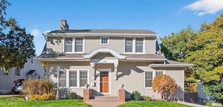 1734 Ridgewood Ave, Davenport, IA 52803