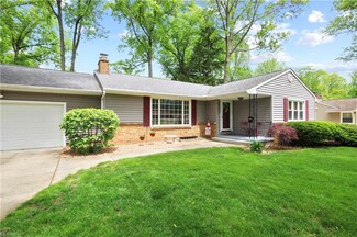 350 Sleepy Hollow Dr, Canfield, OH 44406