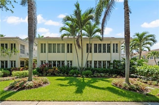 280 4th St S Unit 104, Naples, FL 34102