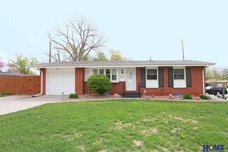 8020 Sanborn Dr, Lincoln, NE 68505