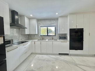 17630 NE 4th Ave, North Miami Beach, FL 33162