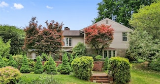1026 Cambridge St, Natrona Heights, PA 15065