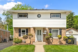 9606 Reeves Ct, Franklin Park, IL 60131
