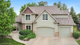 4710 76th St, Urbandale, IA 50322