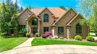 282 Hollythorn Dr, Copley, OH 44321