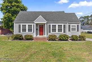 313 E Chelly St, Warsaw, NC 28398