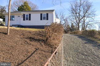 17445 Wilson St, Dumfries, VA 22026