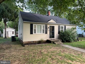 208 Mimosa Ave, Colonial Beach, VA 22443