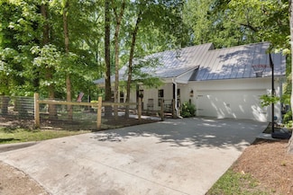 1909 Erskine Dr, Florence, AL 35630