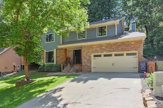 828 Hidden Hills Dr, Bellevue, NE 68005
