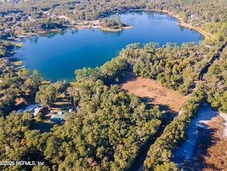 205 West St, Interlachen, FL 32148