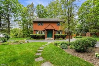 9 Caldwell Rd, Hewitt, NJ 07421
