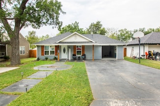 106 S 4th St, Celeste, TX 75423