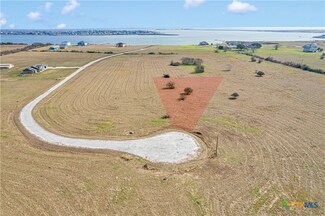 312 Beacon Dr, Port Lavaca, TX 77979