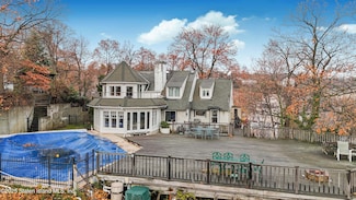 45 E Loop Rd, Staten Island, NY 10304