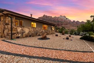 34 Valley View Dr, Springdale, UT 84767