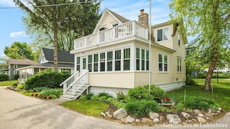 1194 Beach Dr, Holland, MI 49423