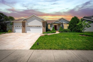 1302 Janet Dr, Bloomington, IL 61704