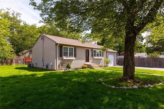 23 Kenway Ave, Warwick, RI 02889