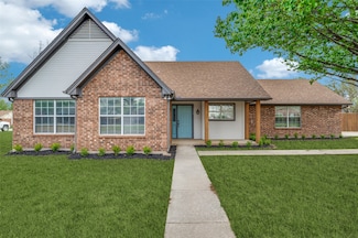 1106 N Saint James Cir, Pilot Point, TX 76258